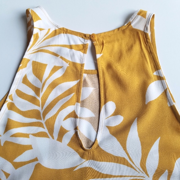 Old Navy Mustard Yellow Floral Sleeveless Top, M/Tall - Picture 5 of 6